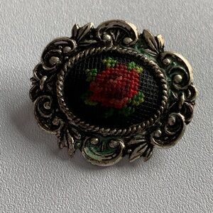 Petit point rose brooch. Needle point. Vintage.